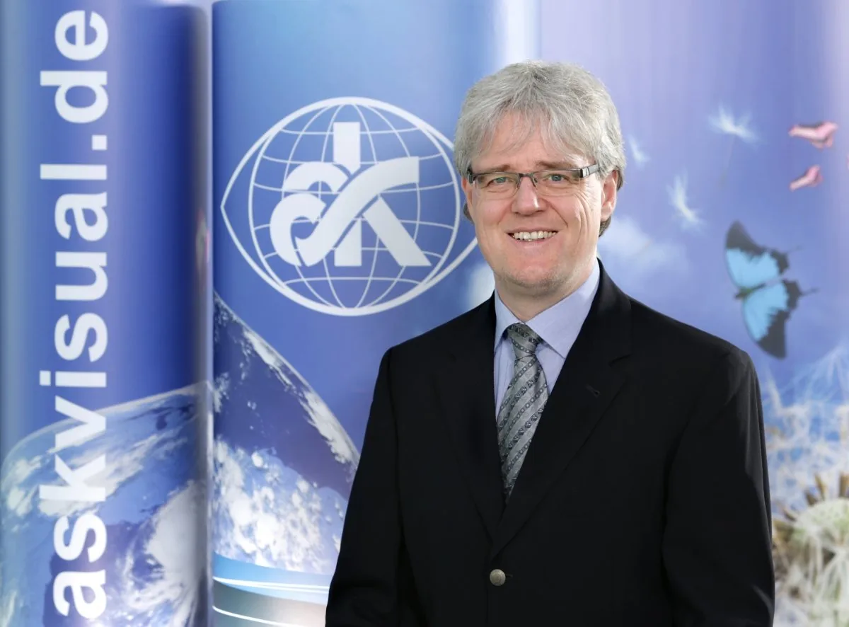 Dr. Florian Schröder