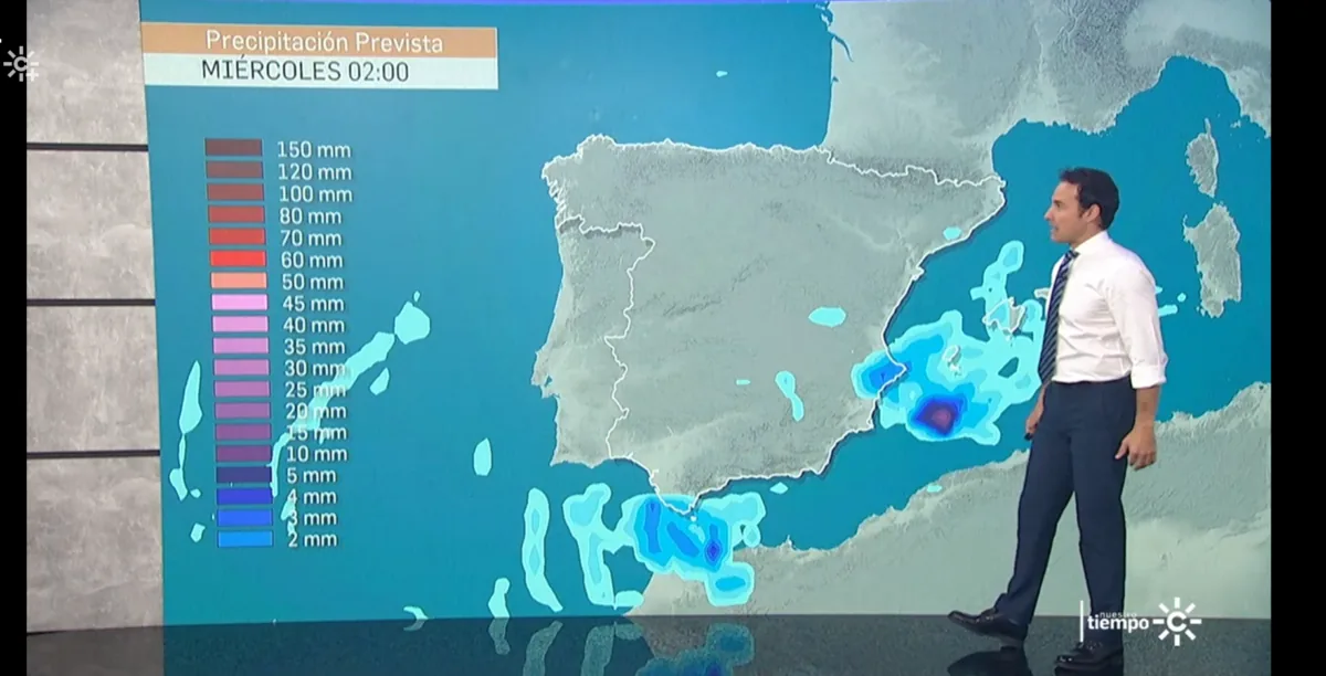 CanalSur weather presenter in front of a TriVis map of accumulated rainfall over southern Spain