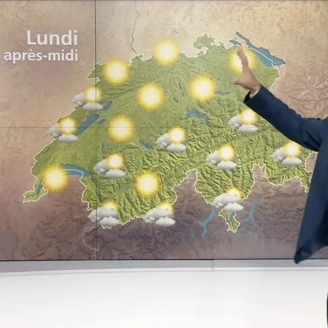 RTS weather forecast map of Switzerland with sun and cloud symbols, created with TriVis Weather Graphix